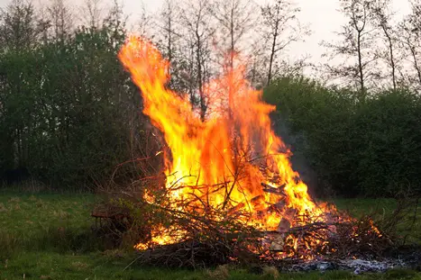 Warum Osterfeuer? Ursprung der Tradition