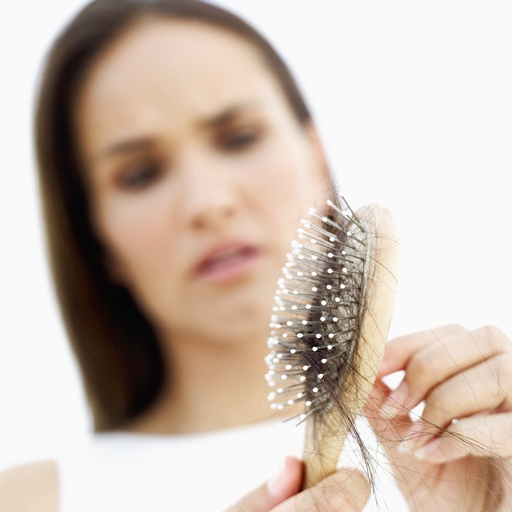 Gründe für Haarausfall bei Frauen